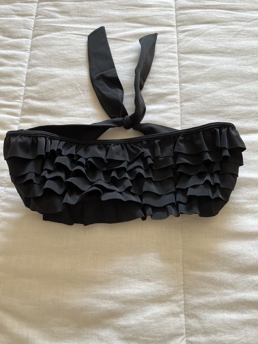 Bikini preto com folhos