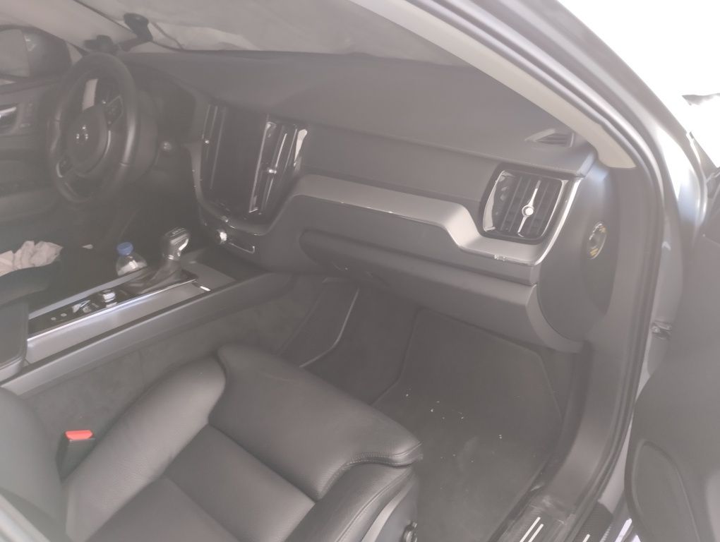 Vendo Volvo XC 60 inscription D4 diesel de julho de 2020 com 42.000km.