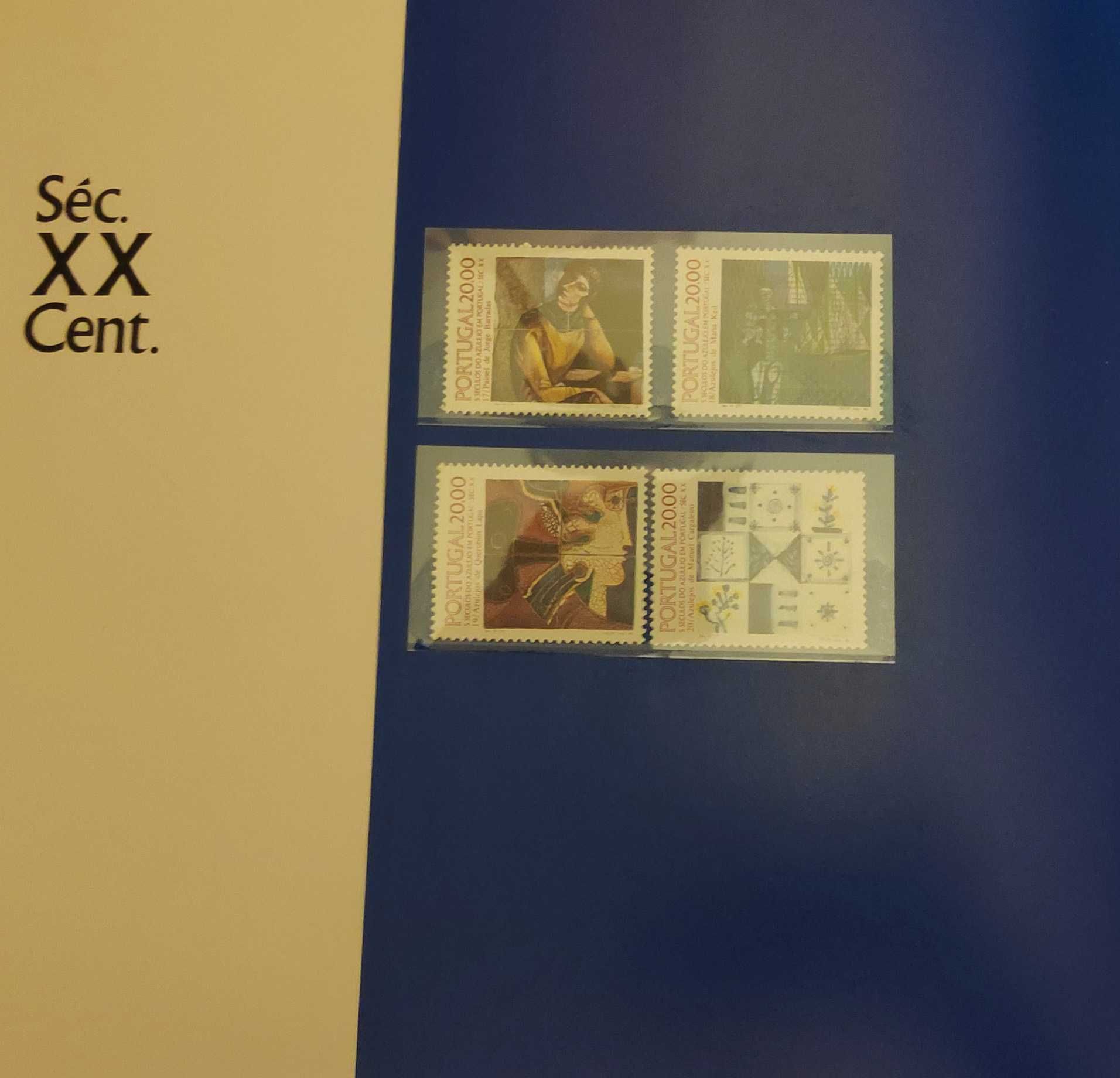 Livro CTT Cinco Séculos do Azulejo em Portugal com selos