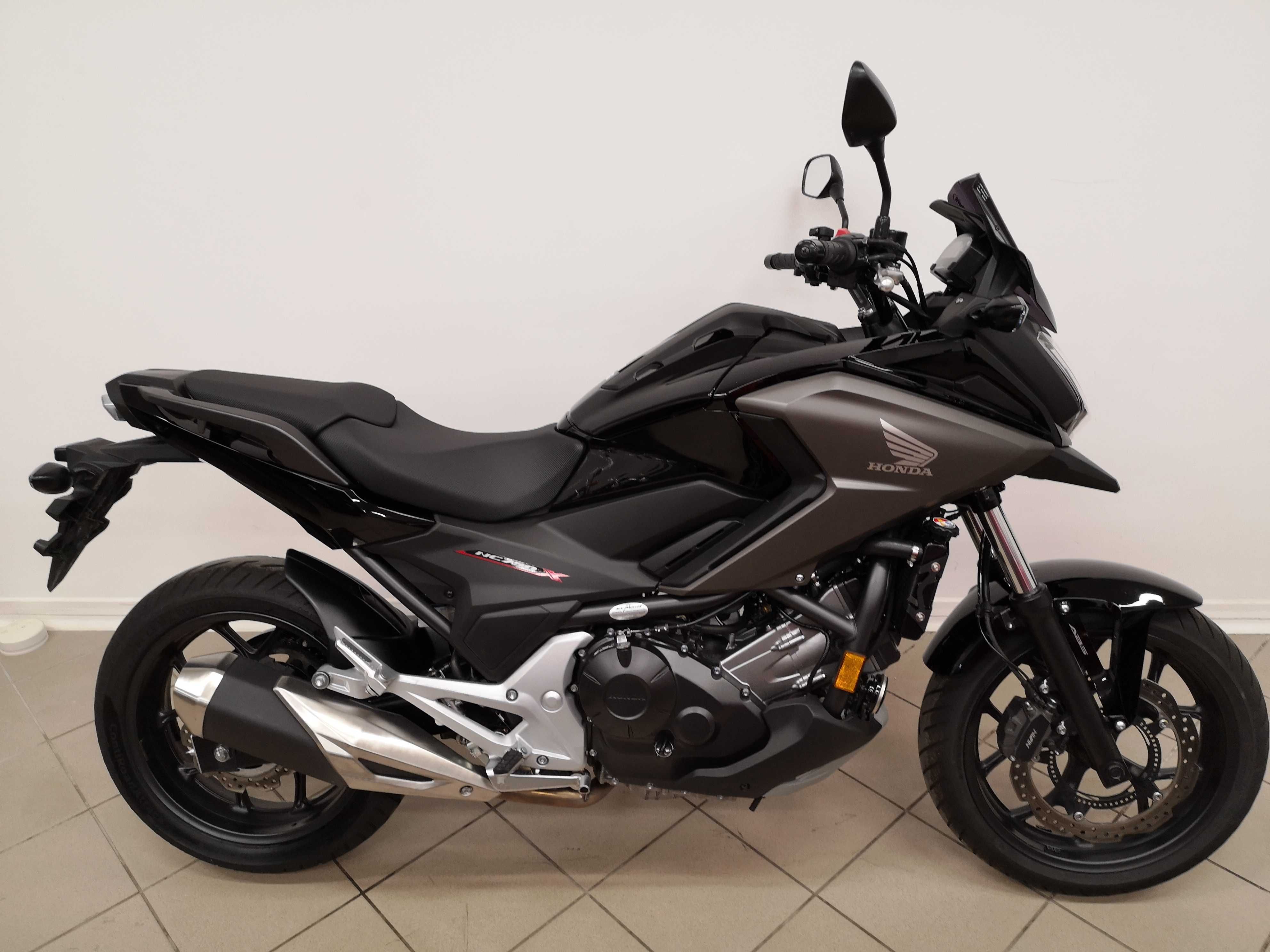 Honda NC 750 X I właściciel z Niemiec Tylko 015000 km !!! Jak NOWA !!!