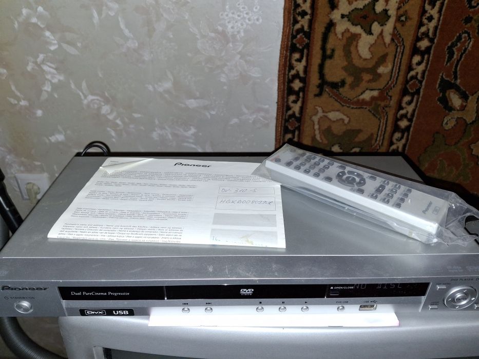 Продаю DVD програвач