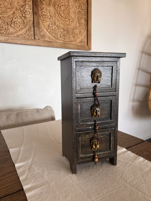 Pequeno movel, budas