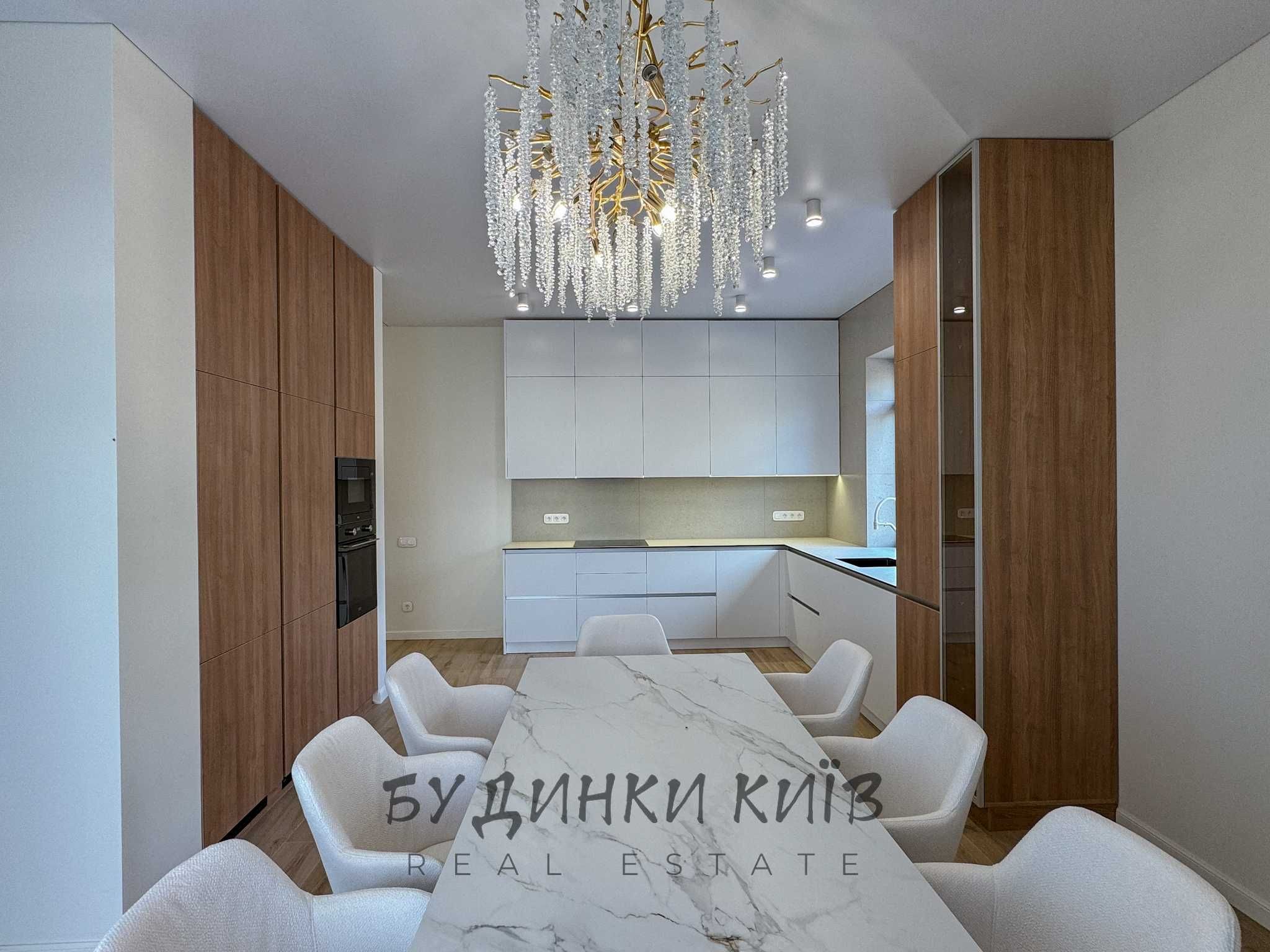 Продаж  будинку з ремонтом в закритому КМ White Stone у Стоянці