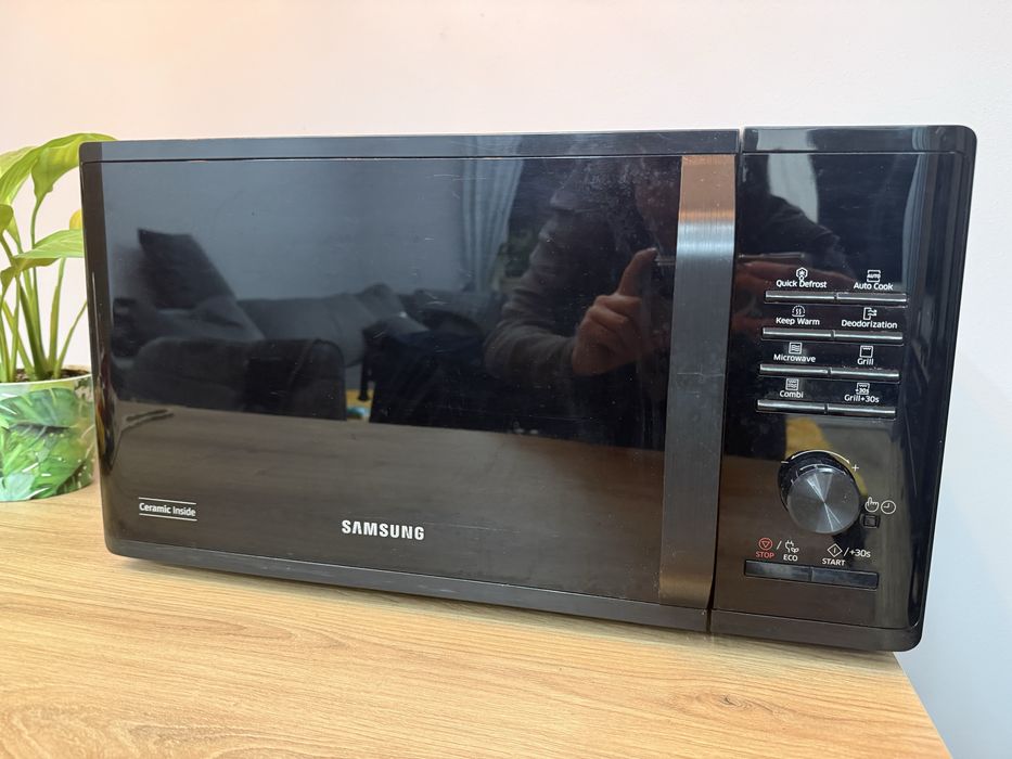 Kuchenka mikrofalowa Samaung MS23K3515GK/E2 stan bardzo dobry