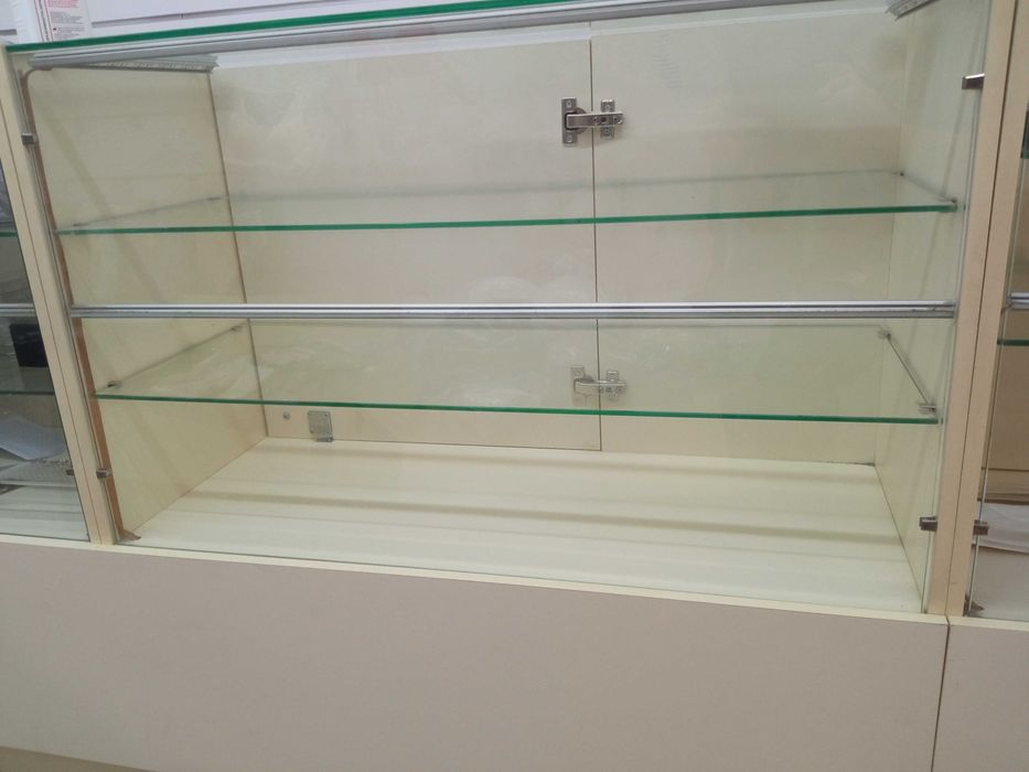 Тумби торгові 2 шт. по гарній ціні.