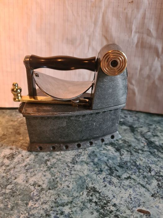 Miniaturowe imitacja żelazko popielniczka