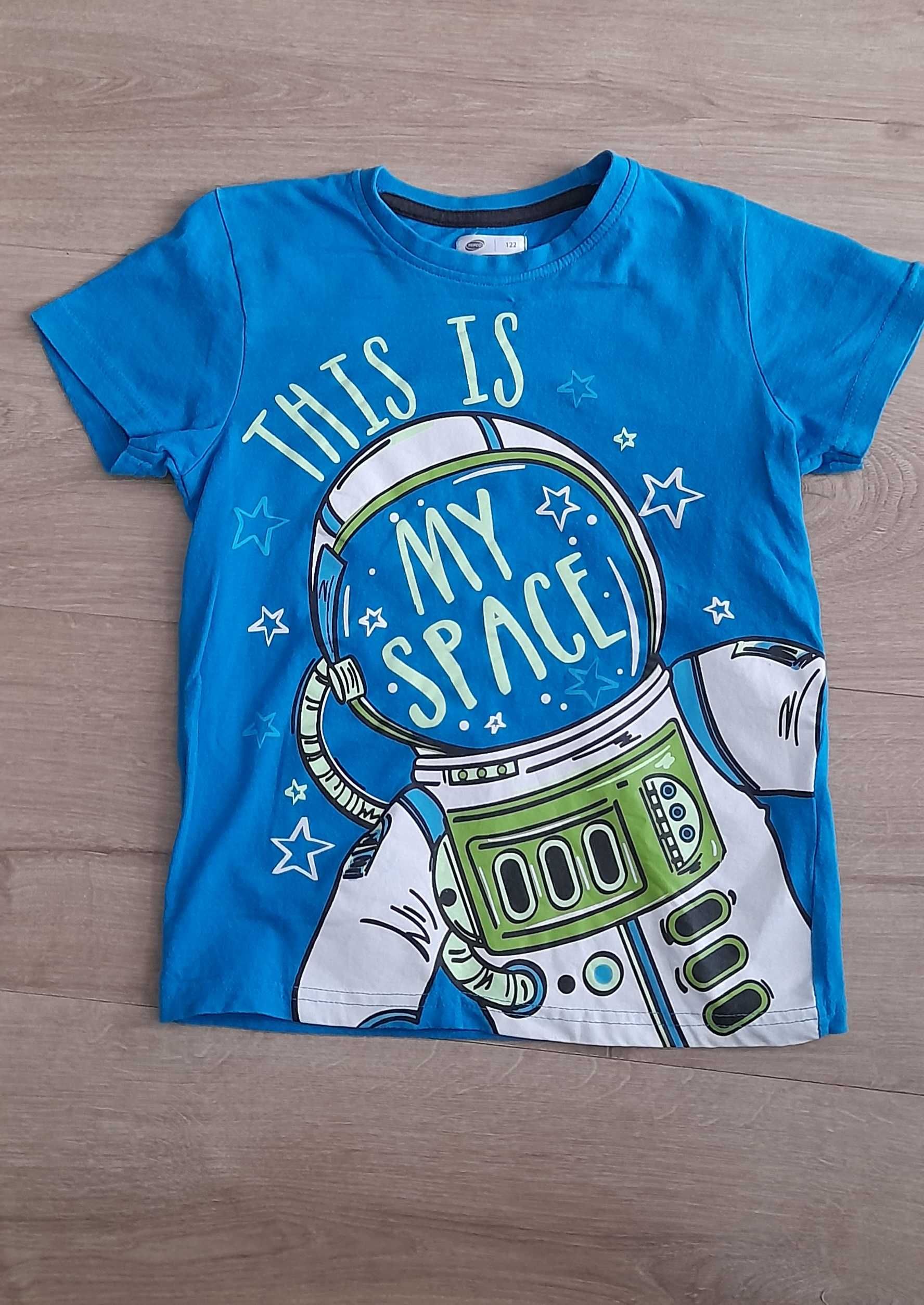 T-shirt 122 z astronautom