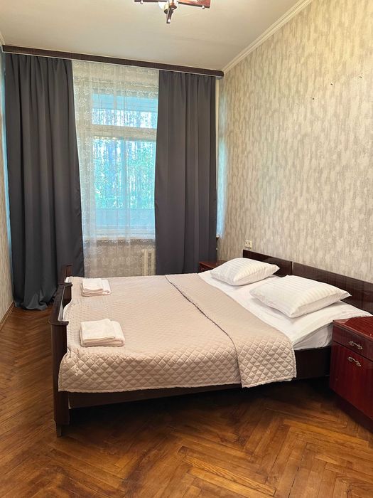 Будиночок у сосновому лісі біля Києва з мангалом і альтанкою