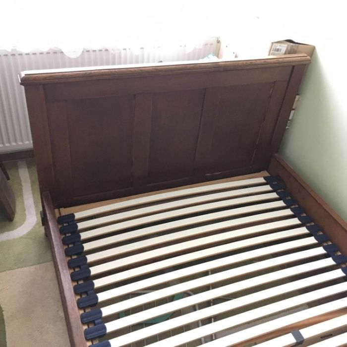 Stylowe łóżko XIX w., lite drewno