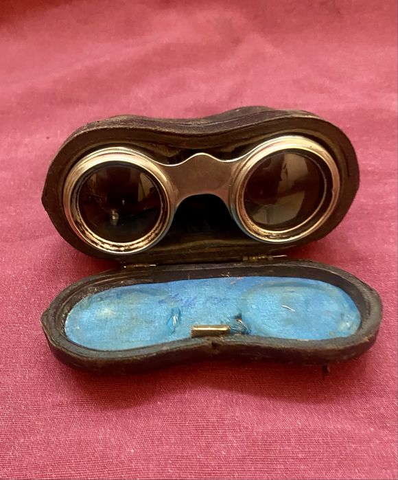 Binóculos de teatro em madreperola