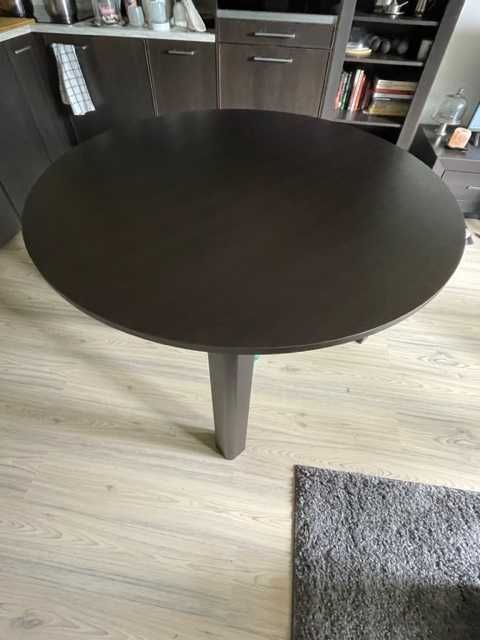 Stół i krzesła - komplet