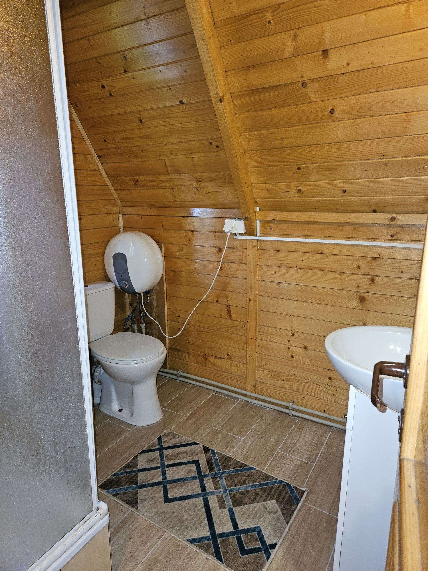 Domek nad jeziorem powidzkim, nocleg Powidz okolice