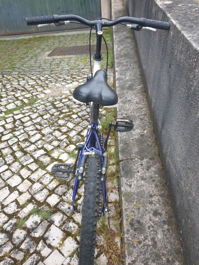 Bicicleta de criança roda 16" em óptimo estado