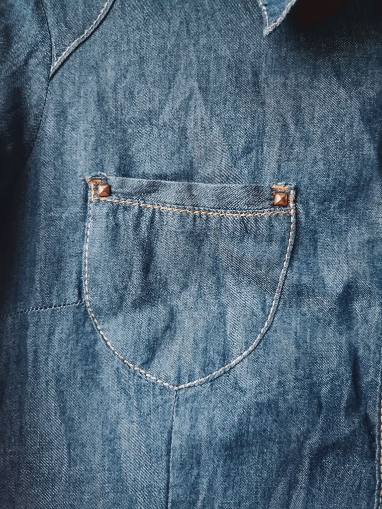 Koszula w typie ciemnego jeansu z guzikami na perłowe zatrzaski