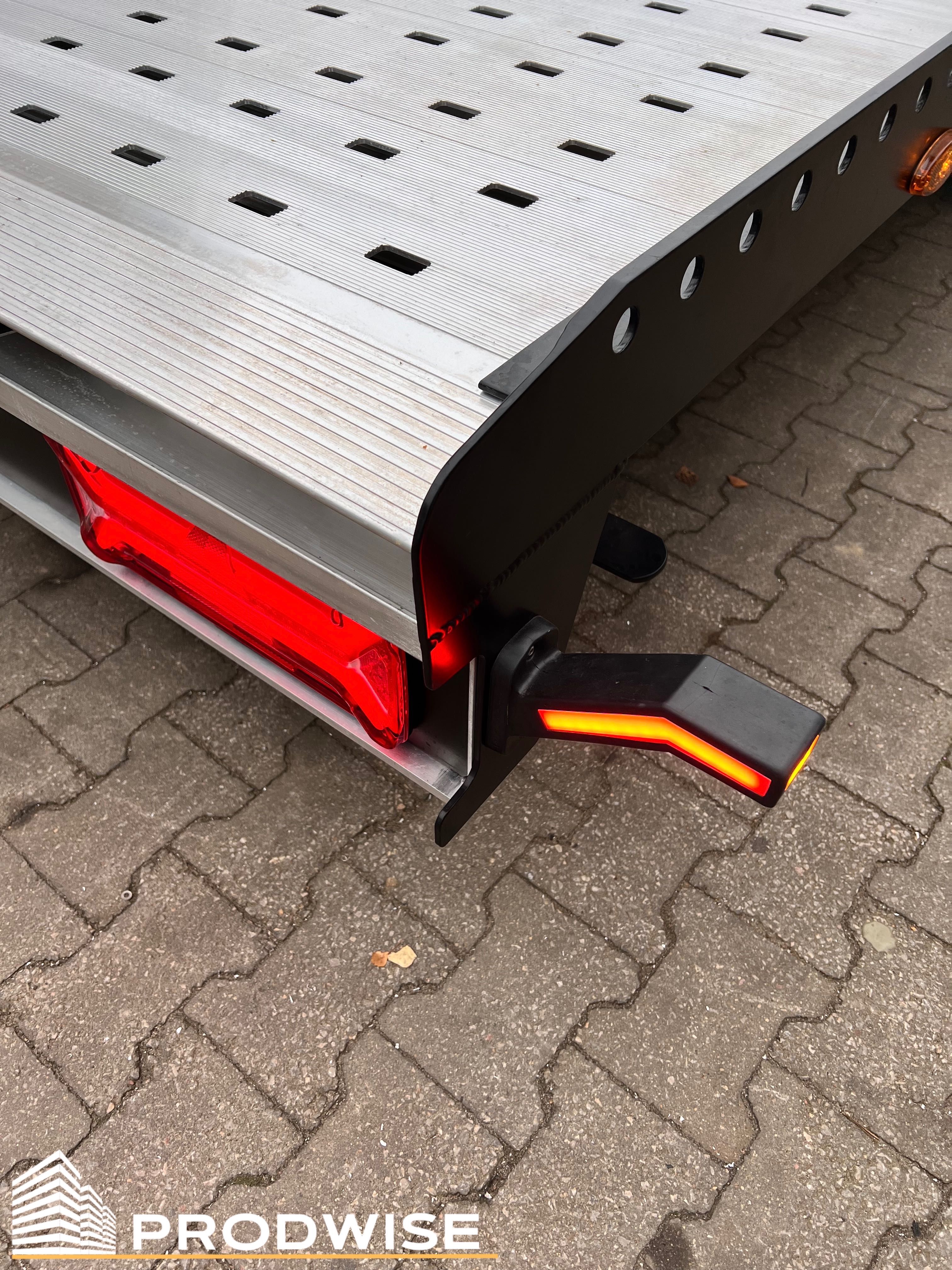 Przyczepa aluminiowa Blackline 6m x 2,1m ( 3 osiowa DMC: 3500 kg )