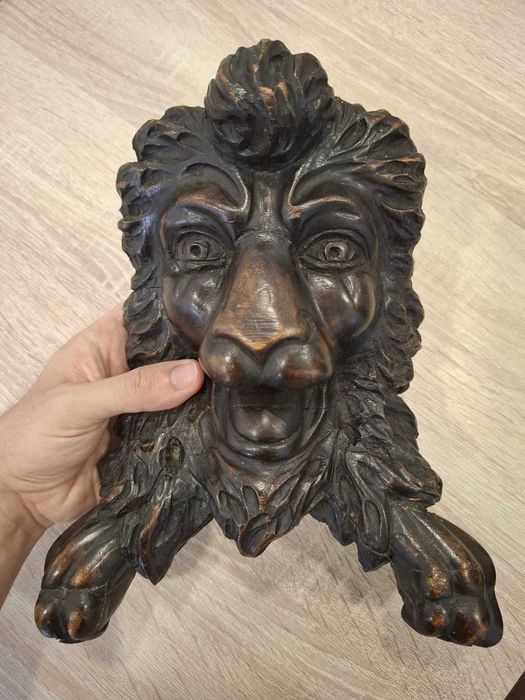 Antiguidade | Busto de leão em madeira