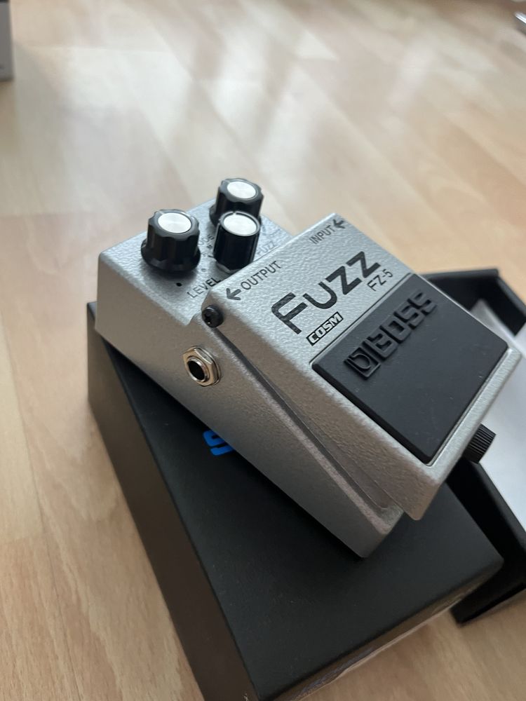 Boss FZ-5 Fuzz легендарний фуз-новий