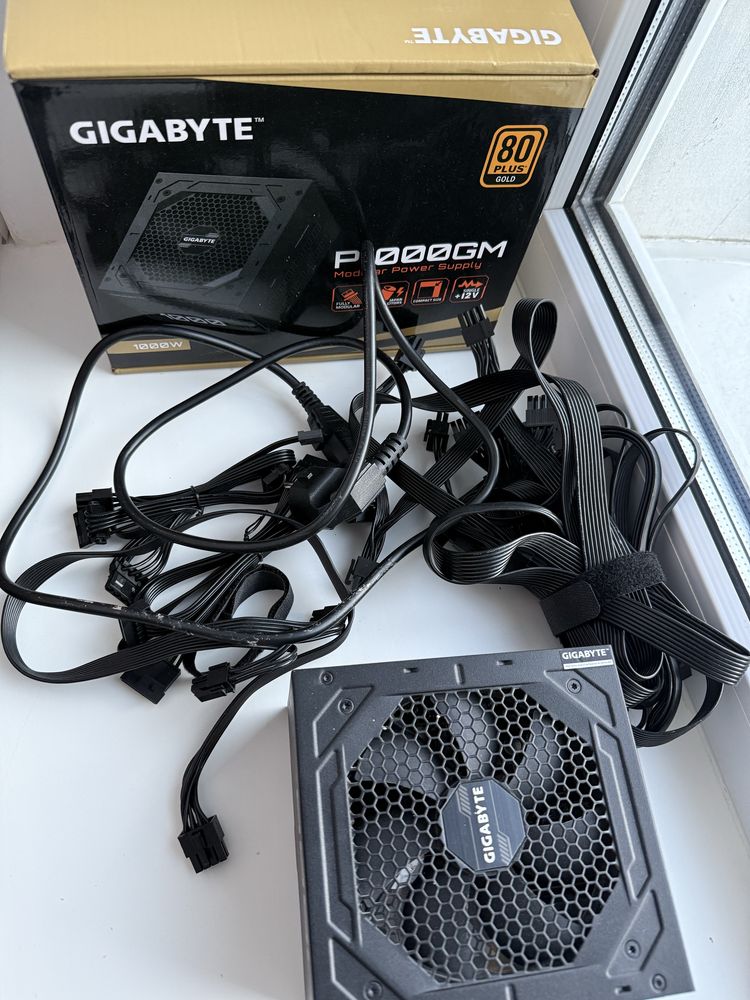 Блок живлення Gigabyte P1000GM 80+ Gold Modular
