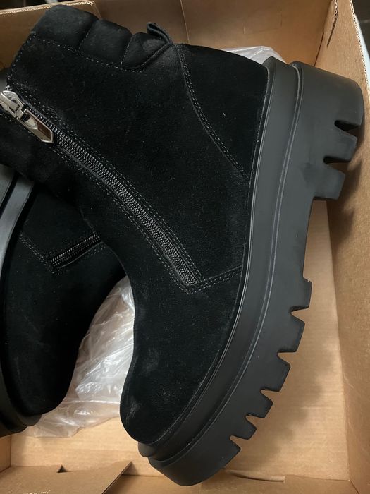 Нові замшеві зимові сапожки