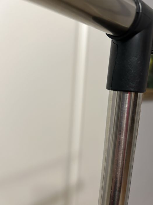 Wieszak na ubrania na kolkach