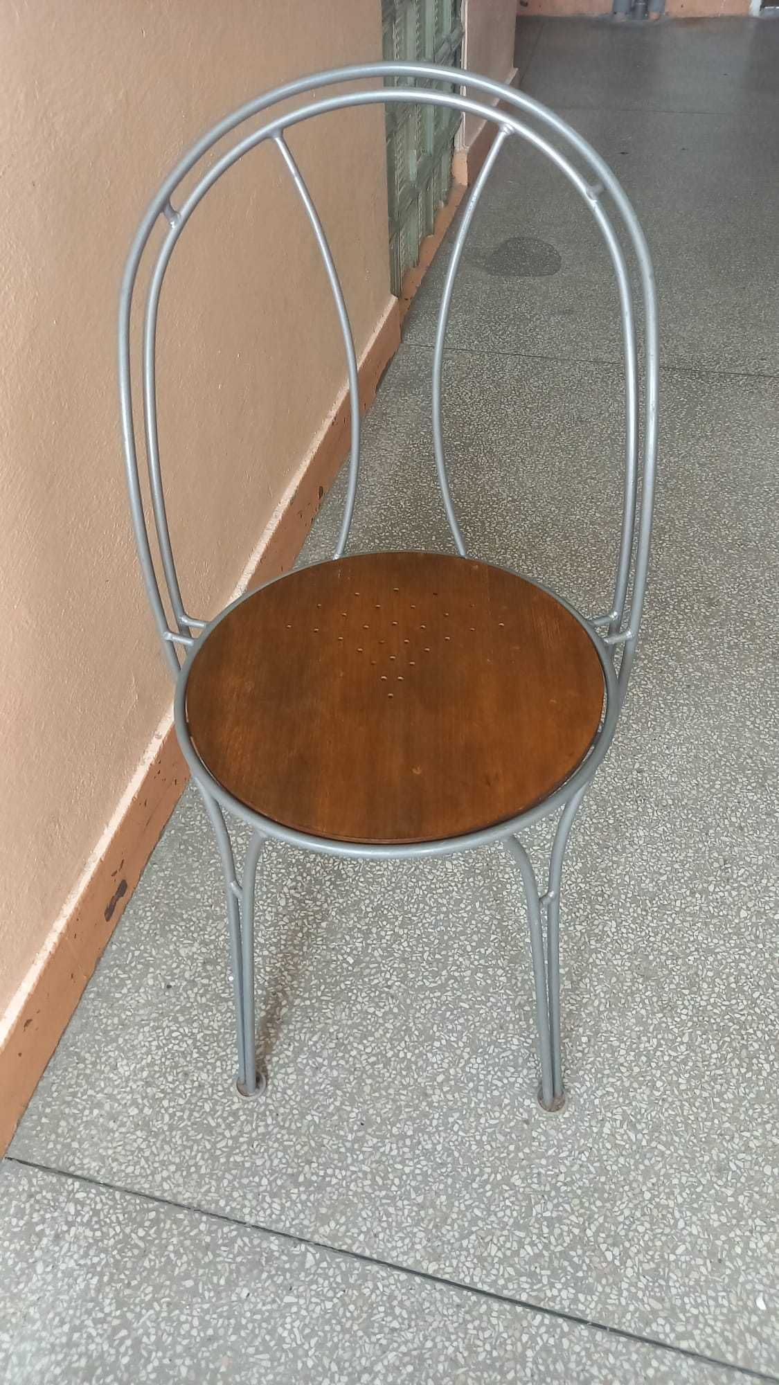 Krzesło metalowe ogrodowe stylowe.