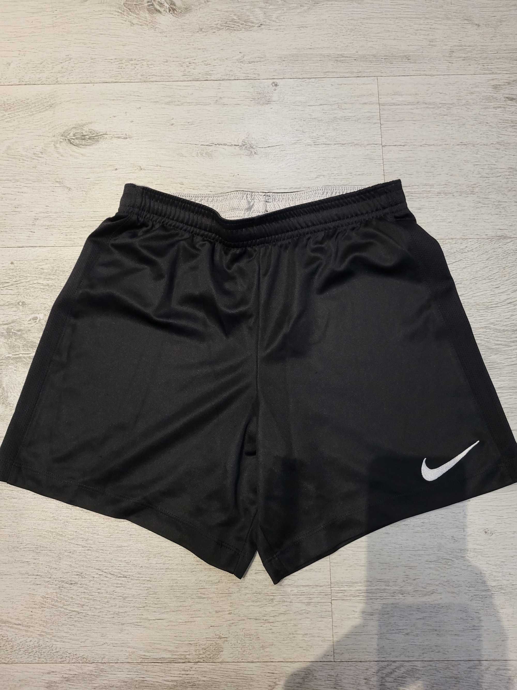 Spodenki Nike 137-147 cm