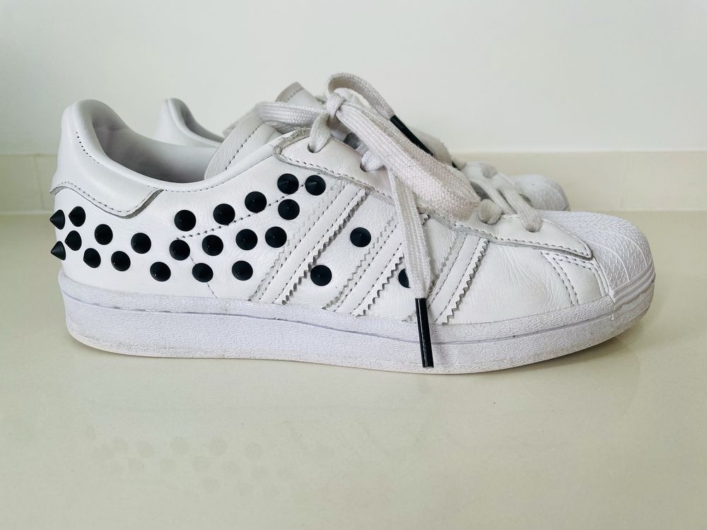 Ténis Adidas Superstar T38 branco e preto