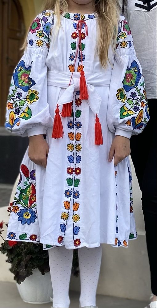 Вишите плаття ,тканина льон в ідеальному стані