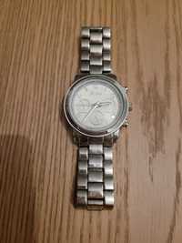 Srebrny zegarek na bransolecie