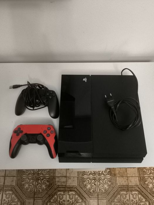 Vendo PS4 em bom estado