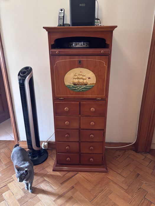 Garrafeira madeira pintada à mão por R. Simonetto