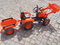 Trator com pedais