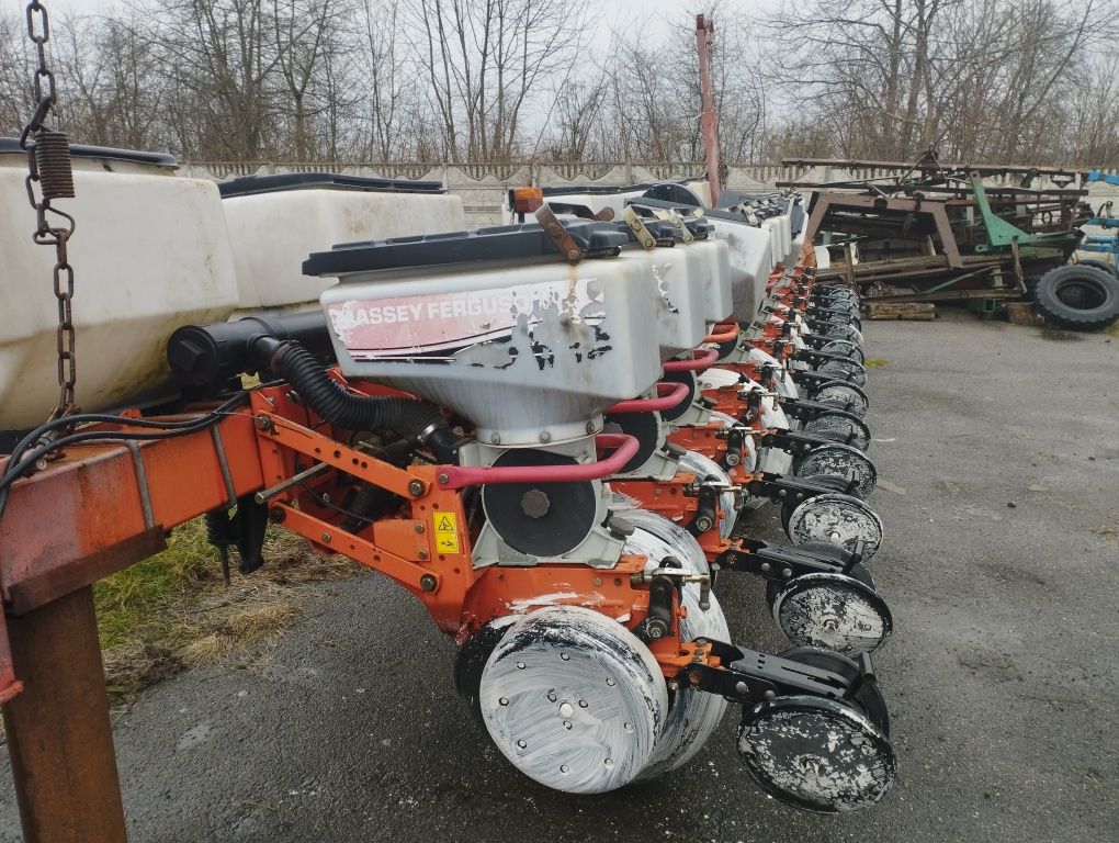 Сівалка Massey Ferguson-MF 555 12-ти рядкова, 2009р