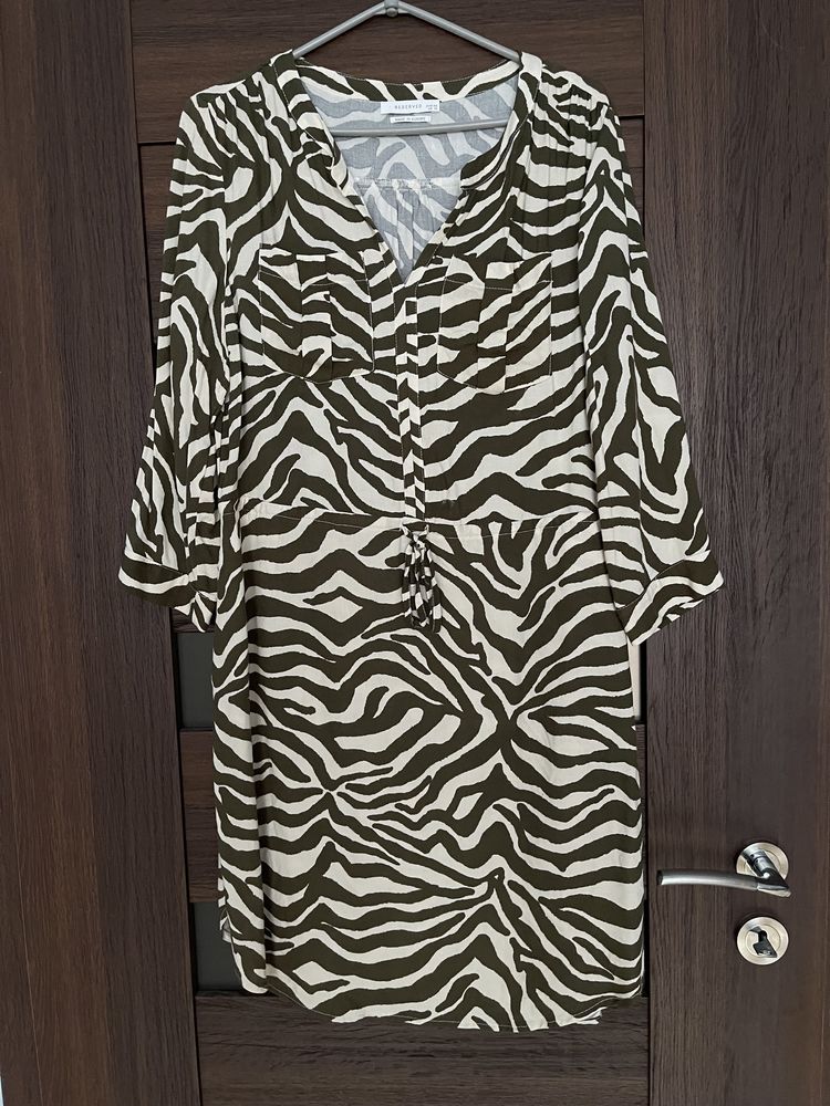 Sukienka Reserved zebra 38