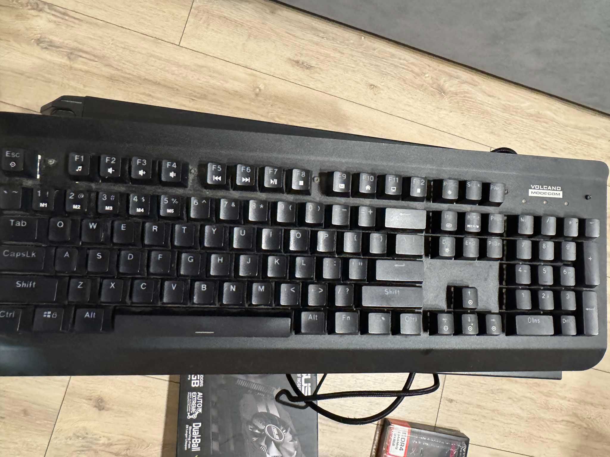 Całe stanowisko z monitorem - i59600kf + 1050ti +48gb ram