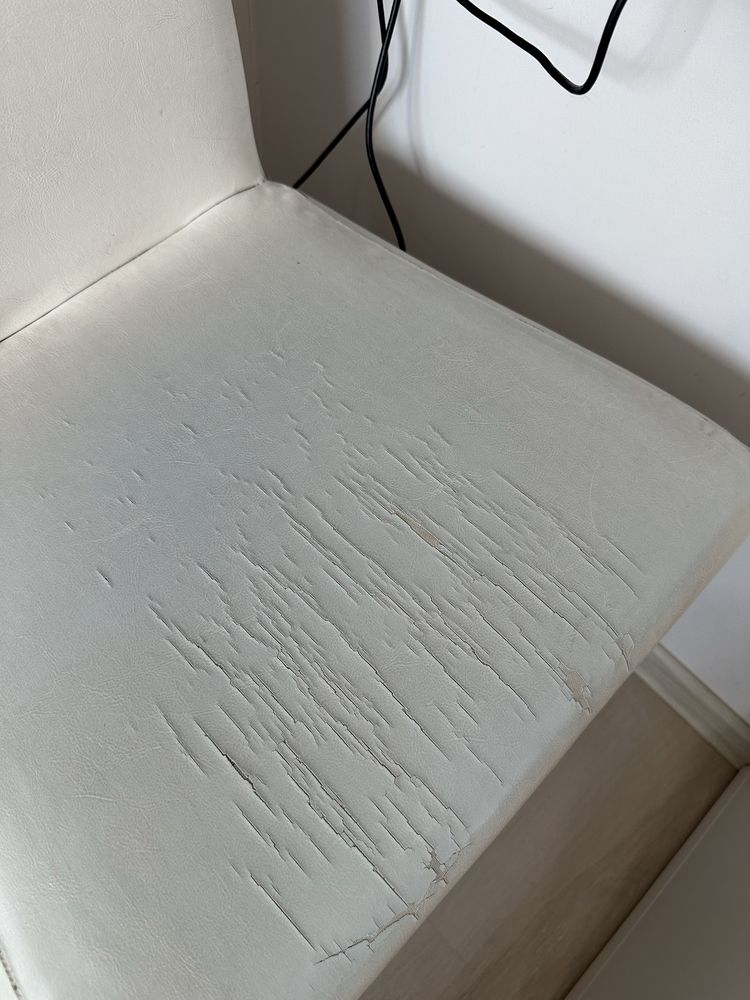 Krzesła eko skóra białe