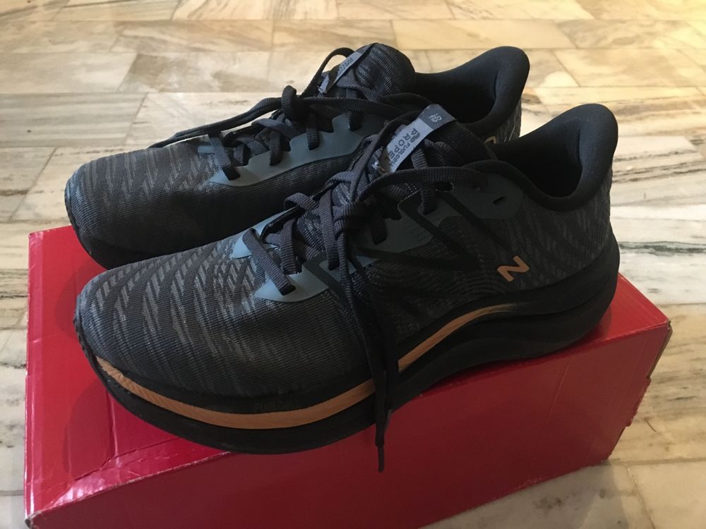 Buty do biegania damskie New Balance Fuell Cell Propel V4 r.41