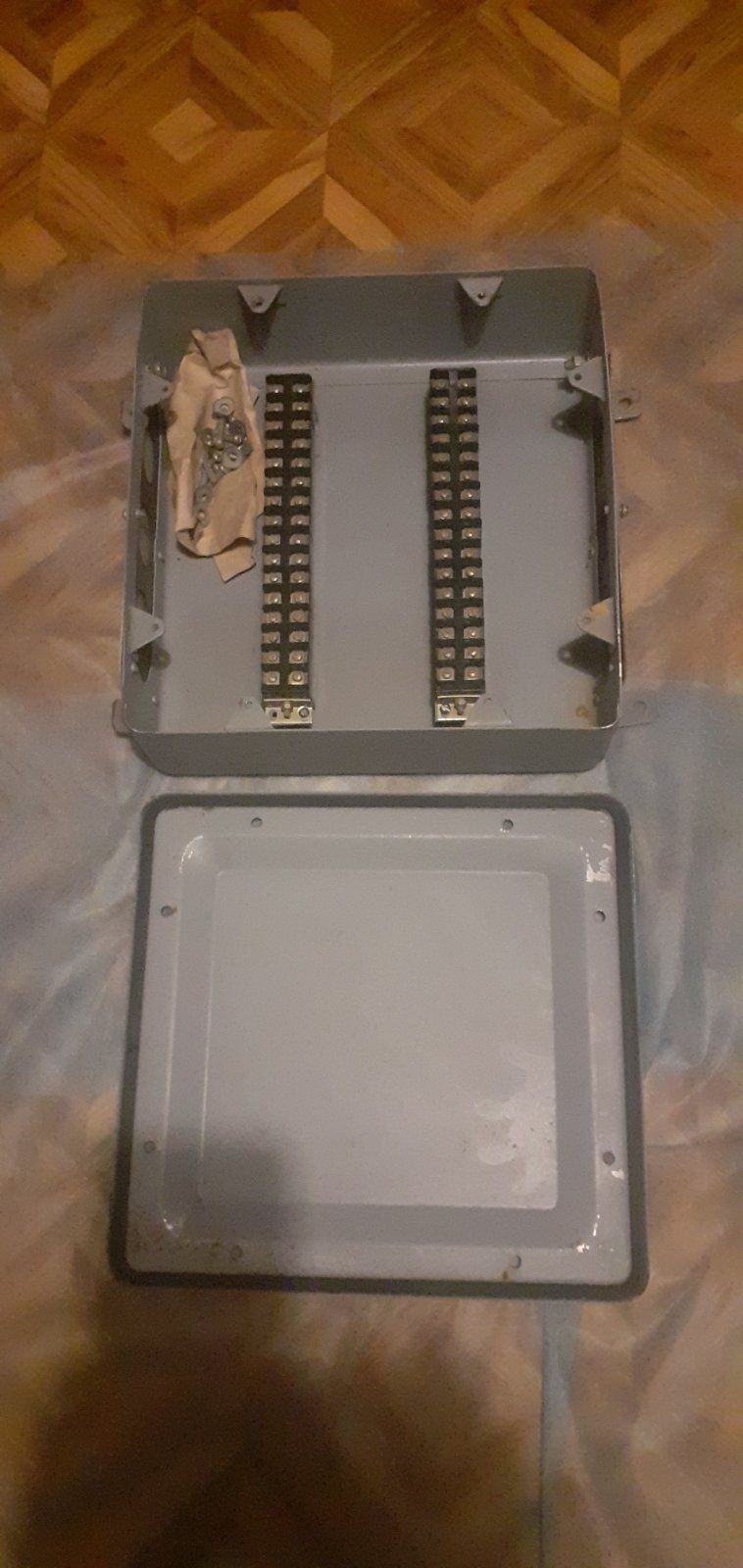 Коробка распределительная клеммная металлическая ККС-8, ККС-24, ККС-32