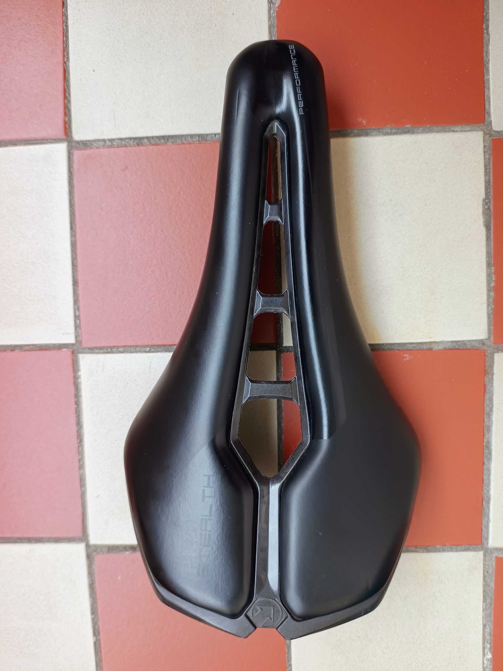 Siodełko Pro Stealth Curved Performance 142 mm