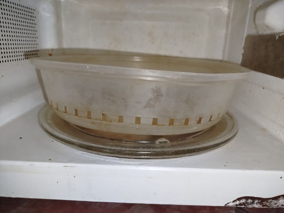 Мікрохвильова піч Elenberg