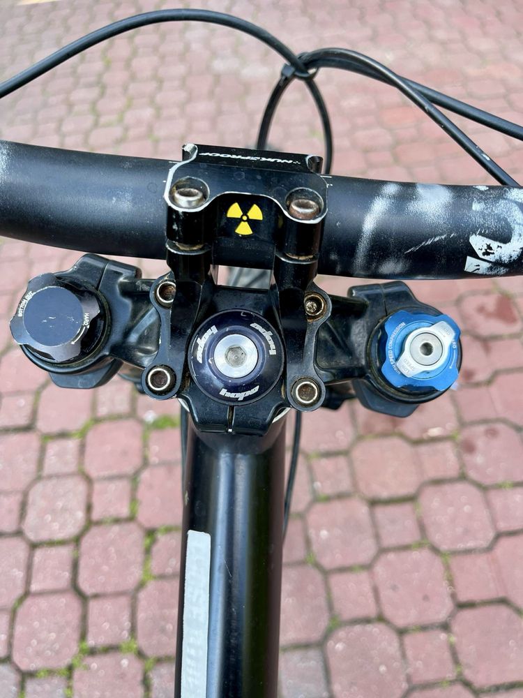 Nukeproof scalp (downhill) full nie Trek
