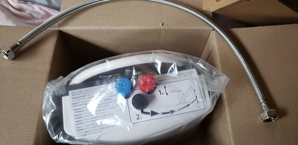 Електричний поточний водонагрівач clage mbh 6 (5,7) kw