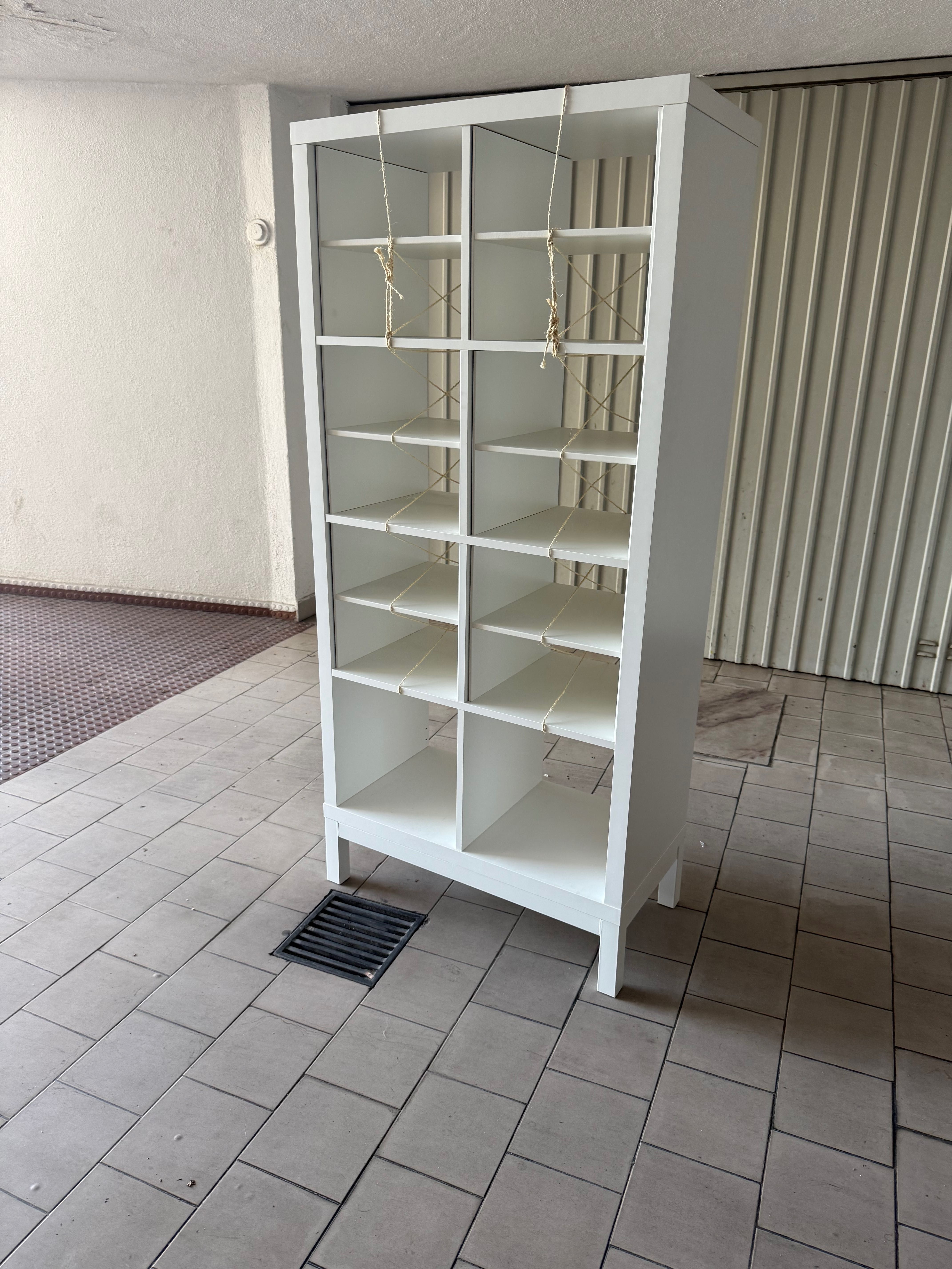 Estante KALLAX com prateleiras estilo sapateira