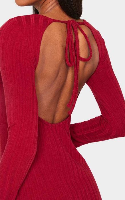 Бордова облягаюча сукня з вирізом на спині PLT