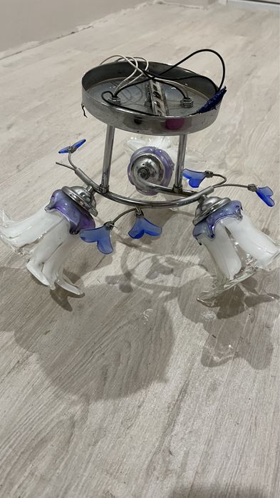 Люстра на три лампи