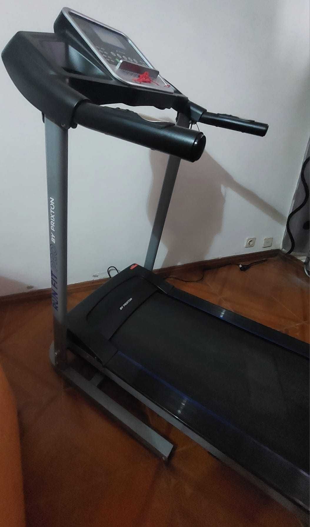 Vendo passadeira como nova. Apenas para desocupar. Interessados MP.