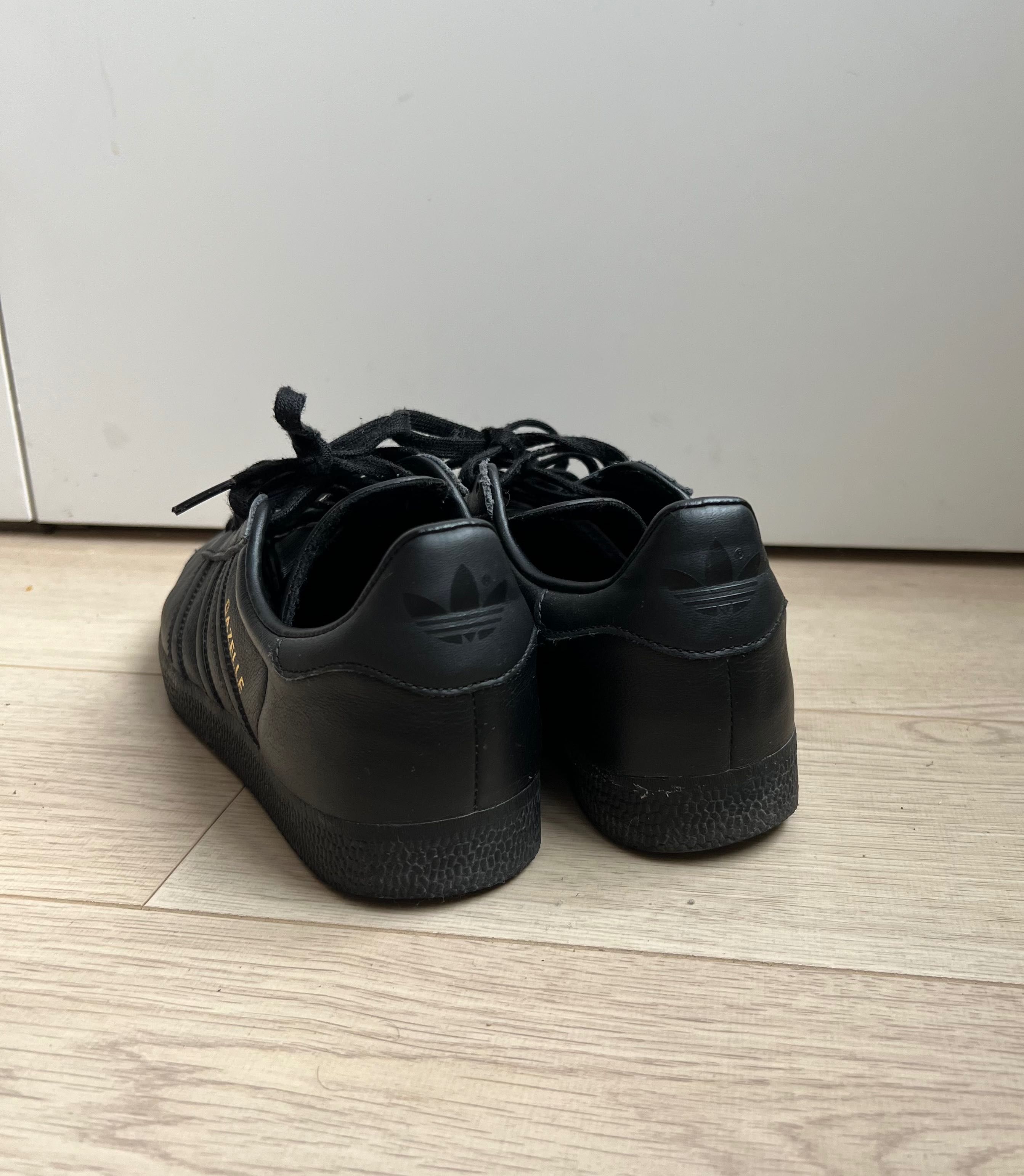 Чорні шкіряні кросівки adidas gazelle кеди