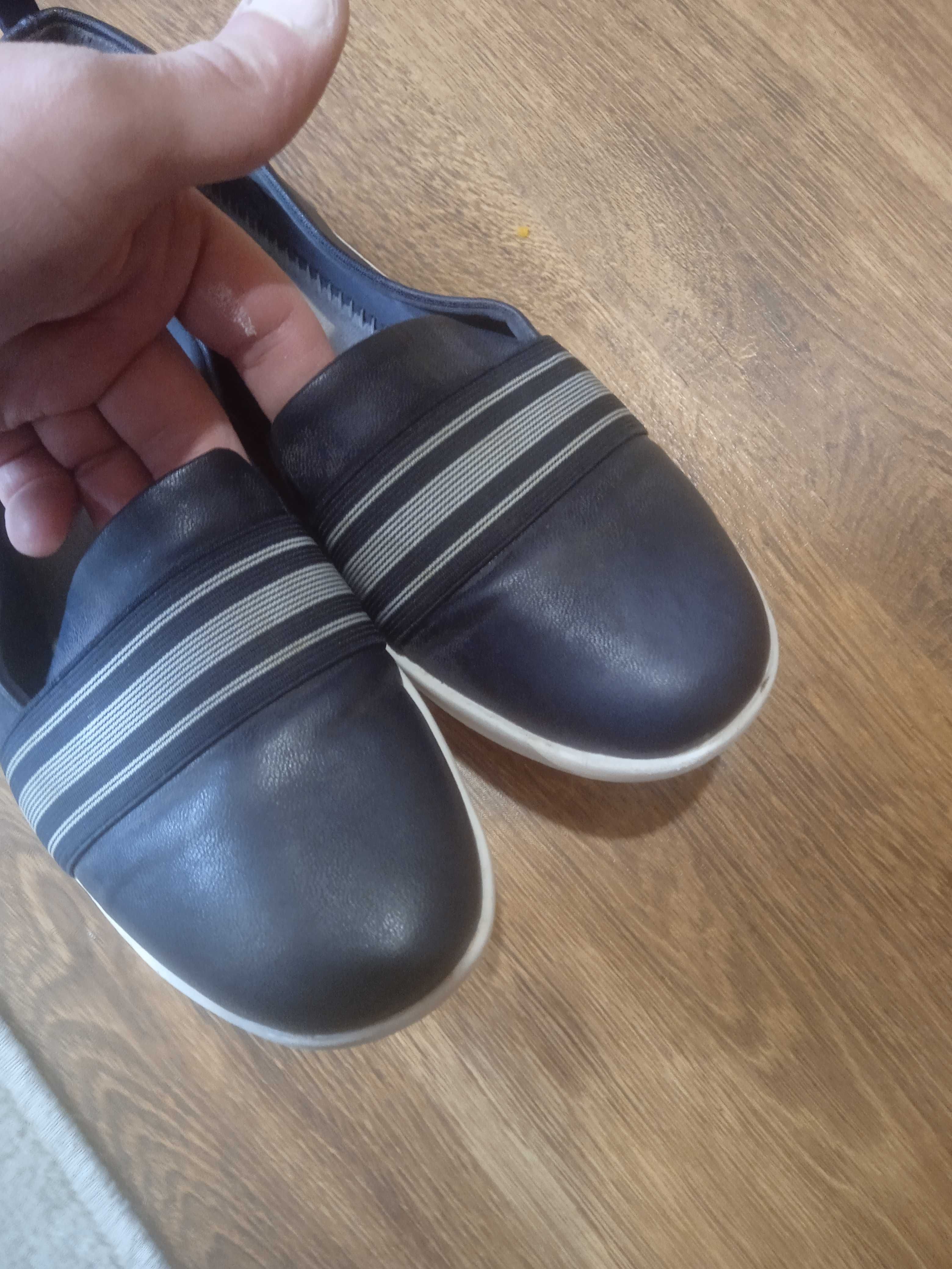 Продам жіночі шкіряні мокасини бренду Clarks