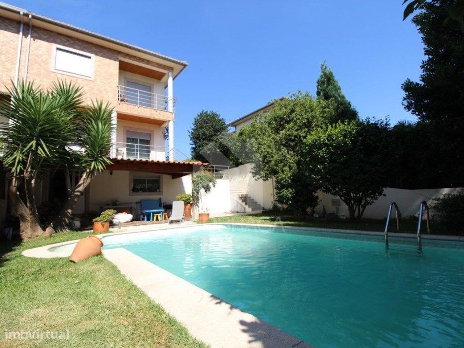 Moradia Geminada T4 + Escritório com Piscina em Rendufe, Amares Exc...