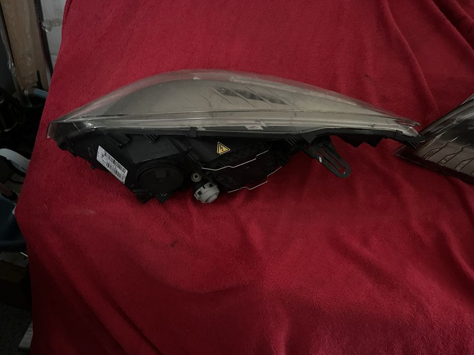 Farois bi-xenom direcionais